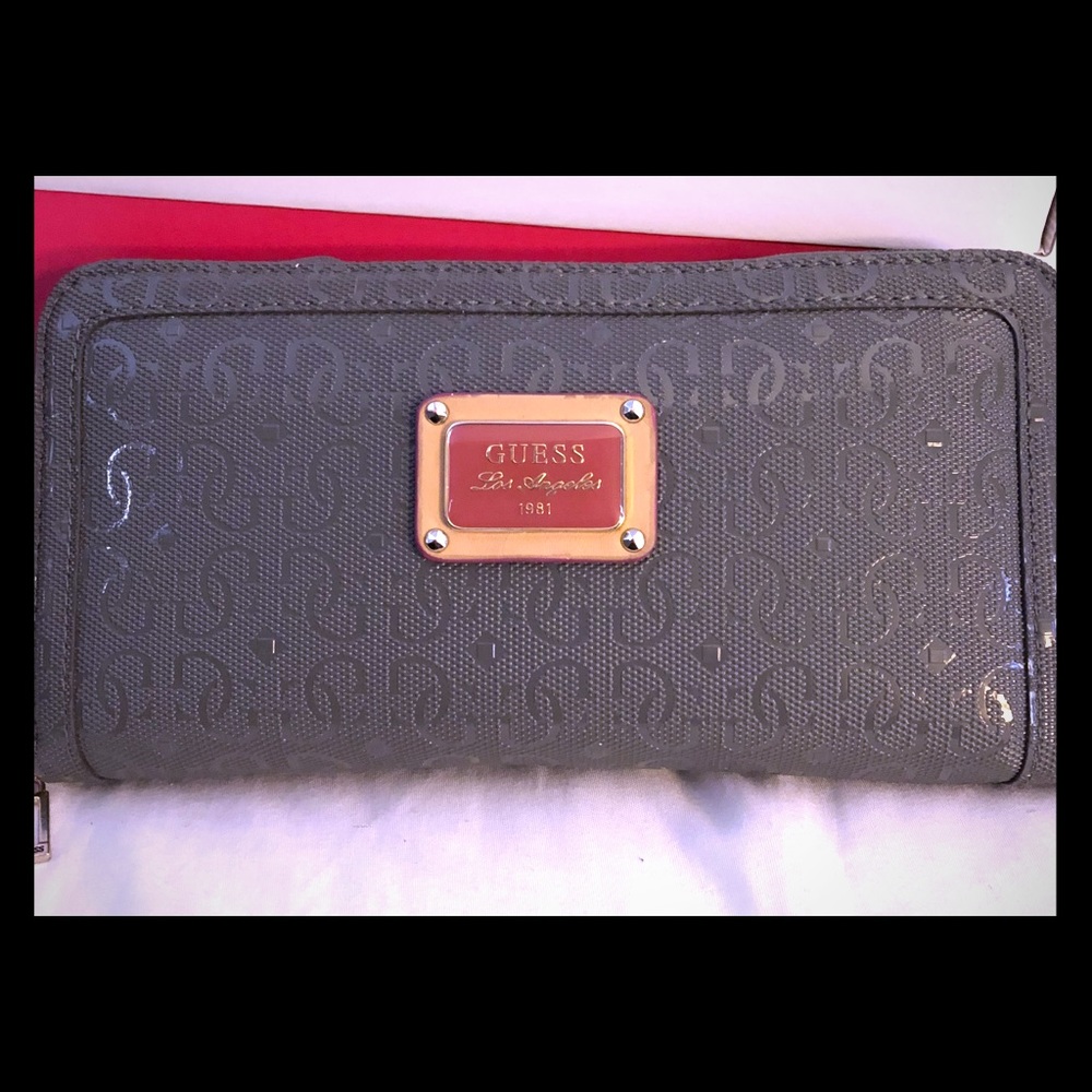 Gray guess wallet